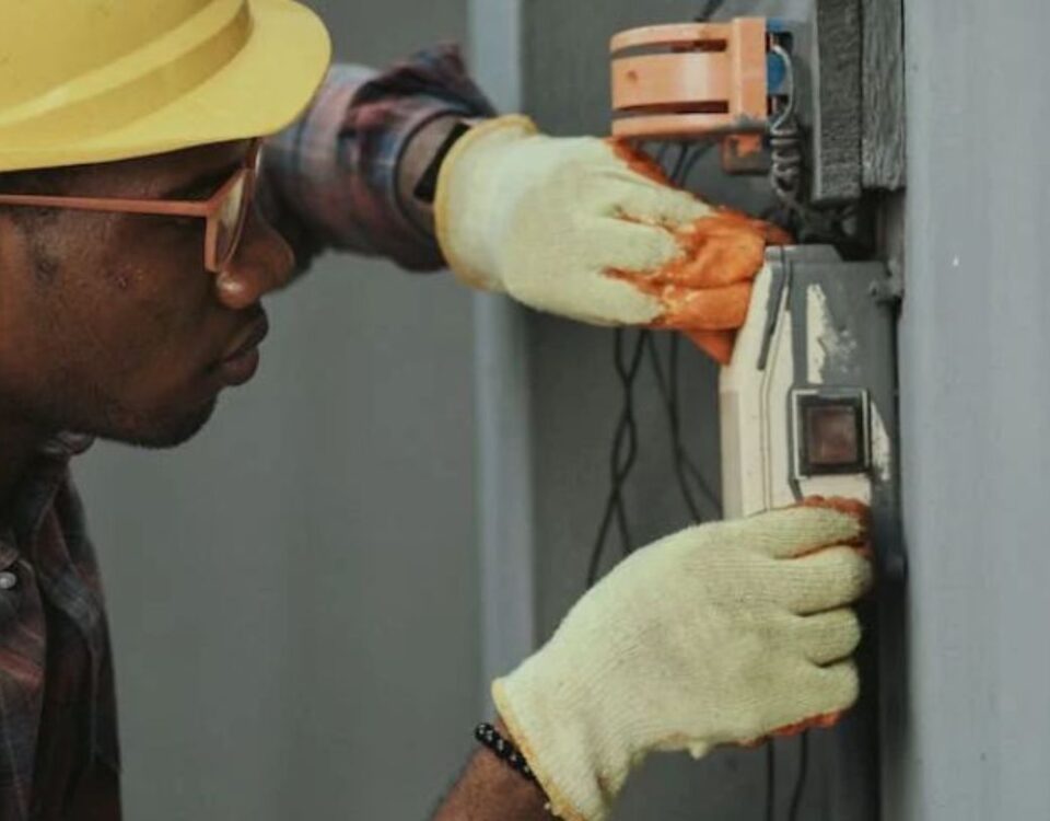 acidente com eletricidade - min